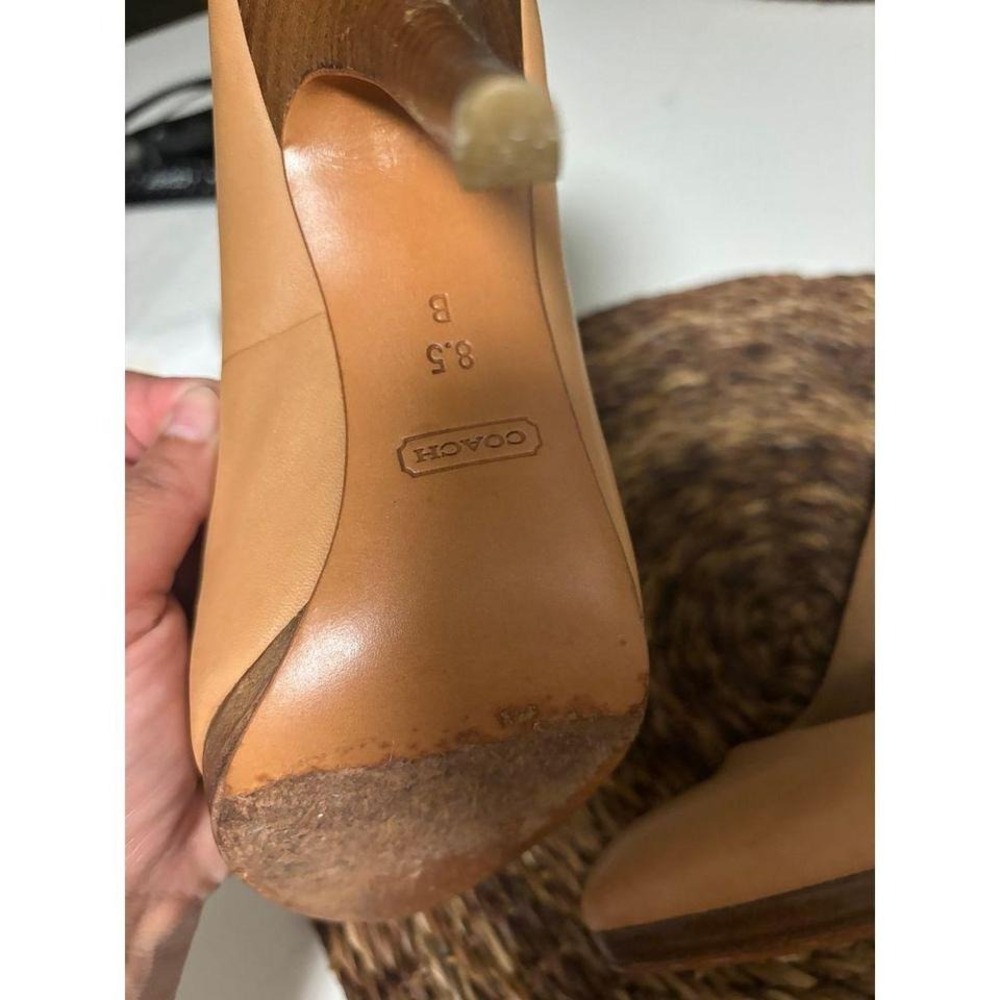 Coach tan heels size 8.5 - Picture 5 of 7